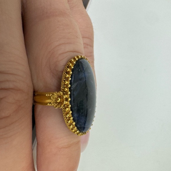 Ilias LaLaounis Sodalite Ring 18k Yellow Gold with an intricate filagree design - Picture 12 of 16